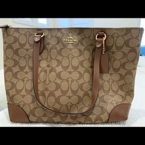 Coach classic shoulder bag